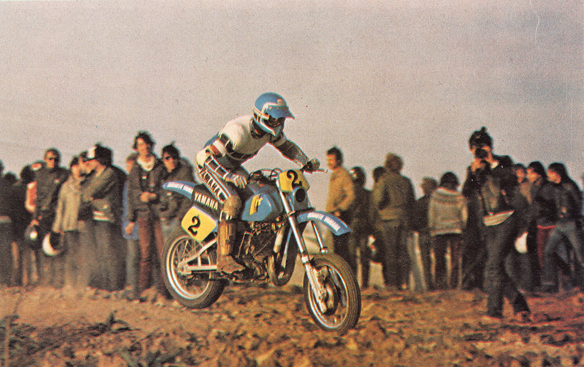 Le-premier-supermotard,-en-1981,-vit-la-victoire-de-Serge-Bacou,-suivi-par-son-patron,-Jean-Claude-Olivier-(n°2)